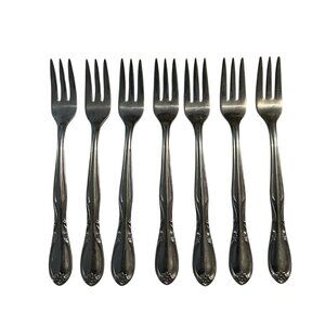 7 International Superior Stainless Chapel Hill Seafood/Cocktail Fork 5 3/8" Long